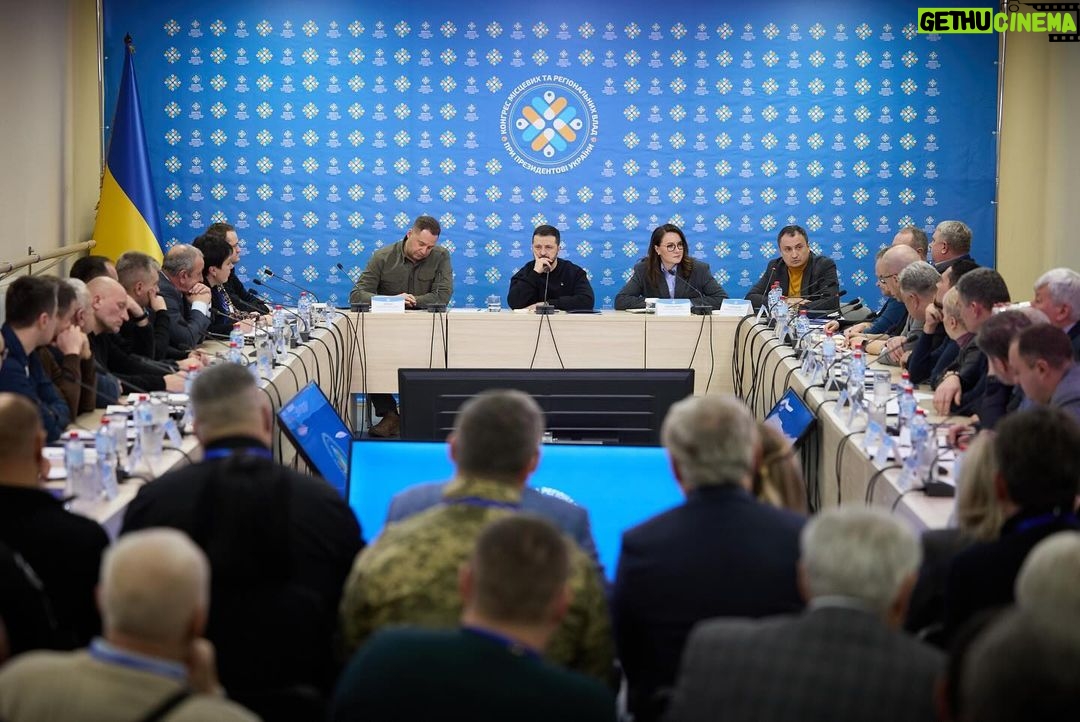 Volodymyr Zelenskyy Instagram - Два активні дні в регіонах. Запоріжжя, Дніпровщина, Кропивницький та область, Черкащина. Дякую всім, хто разом з Україною та в Україні! Кожному й кожній, хто зміцнює державу, б’ється й працює заради нашої країни, суспільства, наших людей – усіх українців. ____ Two active days in the regions. Zaporizhzhia, Dnipro, Kropyvnytskyi, and Cherkasy. I am grateful to everyone who stands with Ukraine and stays in Ukraine. I thank everyone who strengthens our nation, fights and works for our country, society, and our people—all Ukrainians.