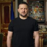 Volodymyr Zelenskyy Instagram - Сьогодні довгоочікуване рішення Євросоюзу – 50 мільярдів євро для України. Програма підтримки. Довготривала – на чотири роки. І це означає: українці мають фінансові гарантії для нашої соціальної стабільності. Рішення ухвалене сьогодні на Європейський раді – на рівні лідерів. Заради нього команда України і наші друзі в Євросоюзі працювали достатньо глибоко та активно – по різних каналах, на різних рівнях. Європа продемонструвала саме таку єдність, яка потрібна. 27 країн – разом. Інституції Євросоюзу – у повній взаємодії. Це чіткий сигнал Москві, що Європа вистоїть і що Європу не зламати будь-якими деструктивними хвилями, які завжди придумують у Кремлі. Але водночас це чіткий сигнал через Атлантику – сигнал про те, що Європа бере на себе зобовʼязання. Безпекові. Сильні. Чекаємо рішень Америки.