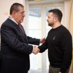 Volodymyr Zelenskyy Instagram - Запросив Президента Гватемали Бернардо Аревало до участі в першому інавгураційному Глобальному саміті миру на рівні лідерів держав. Дякую за підтримку України, нашого суверенітету та територіальної цілісності. Для нас важливо мати міцні двосторонні відносини. 🇺🇦 🇬🇹 —— I invited President of Guatemala Bernardo Arévalo @bernardoarevalogt to participate in the inaugural Global Peace Summit at the level of heads of state. I am grateful for supporting Ukraine, our sovereignty and territorial integrity. It is important for us to have strong bilateral relations. 🇺🇦🇬🇹