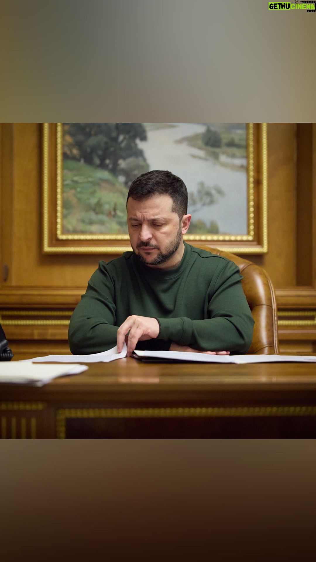 Volodymyr Zelenskyy Instagram - Russian terrorist attacks continue every day and night. Missiles and drones. We shoot down a significant part of them. However, there are still many hits. But it is already January 31. The situation in the energy sector differs fundamentally from last winter. The system has been preserved. We provide Ukrainians with energy. We secure and constantly enhance the protection of energy facilities. We are reinforcing our sky shield. There is still a long way to go this winter, and there will be Russian terrorist attacks, and the Russians will try to break our defense. We are aware of the threat. And we thank everyone who defends the state. Those who are on combat duty every day and night. The Ukrainian Air Force, all our anti-aircraft gunners, mobile firing groups, every air defense unit, and every warrior in the Defense Forces. I thank everyone who fights and works for the state. Everyone who helps. And who aligns their interests with everyone else in Ukraine. Successful defense of the state is always a common cause. And Ukrainians know how to overcome difficulties. We will overcome everything! We have already overcome a lot. By realizing our common interests. State interests. I thank everyone who is in Ukraine and with Ukraine! Everyone who believes, fights and achieves results for our people! Glory to Ukraine!