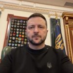 Volodymyr Zelenskyy Instagram - Провів нараду з Премʼєр-міністром Денисом Шмигалем – по суті, стратегічну нараду щодо всього першого півріччя в роботі з нашими сусідами в Євросоюзі. Проговорили заплановані деталі міжурядової співпраці – із Польщею, Словаччиною, Чехією, Румунією та Болгарією. Домовленості, які вже є. Домовленості, яких маємо досягнути. Дуже змістовно. Лідерство в політиці сусідства – це те, що додає лідерства всій державній політиці. Я вдячний кожному з наших сусідів: кожній країні і кожному лідеру, які готові до цілком прагматичних та взаємовигідних відносин та підтримують реалізацію наших домовленостей. Продуктивність із кожним сусідом в Євросоюзі потрібна. Дякую всім у світі, хто допомагає! Дякую всім, хто працює заради України, заради наших воїнів, щоб у наших Сил оборони та безпеки України можливостей діяти ставало тільки більше. Слава Україні!