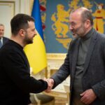 Volodymyr Zelenskyy Instagram - Провів зустріч із президентом Європейської народної партії Манфредом Вебером @manfred.weber. Ключові теми нашої розмови – зближення України із Євросоюзом, робота на євроінтеграційному шляху, підтримка й посилення України, а отже, і всієї нашої Європи. Дякую за кожен прояв підтримки нашої держави та людей! 🇺🇦🇪🇺 ____ I met with the President of the European People’s Party Manfred Weber @manfred.weber. Our main topics of discussion were Ukraine’s progress toward EU membership, our work on the European integration path, and the support and strengthening of Ukraine, and thus of Europe as a whole. I appreciate every expression of support for our country and people! 🇺🇦🇪🇺