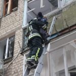 Volodymyr Zelenskyy Instagram - Триває рятувальна операція після чергової російської атаки проти наших міст і людей – свідомого терору проти звичайних житлових будинків у Києві, Харкові, Павлограді. На жаль, є постраждалі та загиблі. Станом на зараз відомо про 22 людини, які постраждали внаслідок ворожого обстрілу Києва. У Харкові через атаку терористів, за попередніми даними, загинули п’ятеро людей, 51 людина, зокрема чотири дитини, отримала поранення. З-під завалів врятовано 27 людей. У Павлограді російський терор забрав життя однієї людини. Мої співчуття всім рідним і близьким. Наші героїчні рятувальники, ті, хто завжди першими прибувають на місця ворожих обстрілів, попри всі складнощі, продовжують свою дуже важливу роботу заради порятунку людей. Дякую всім нашим захисникам і захисницям, працівникам і працівницям усіх екстрених служб, усім тим, чиє серце просто відчуває, що треба дбати про інших, треба допомагати іншим, коли від цього залежить життя. ____ The rescue operation continues in the wake of another Russian attack against our cities and people. A deliberate act of terror against ordinary apartment buildings in Kyiv, Kharkiv, and Pavlohrad. Unfortunately, there are injured and dead. As of now, 22 people were reported injured as a result of the enemy shelling of Kyiv. In Kharkiv, according to preliminary data, 5 people were killed in the terrorist attack, 51 people, including 4 children, were injured. 27 people were rescued from under the rubble. In Pavlohrad, Russian terror killed one person. My condolences to all the families and friends. Our heroic rescuers, those who are always the first to arrive at the scene of enemy shelling, continue their extremely important work to save people despite all the difficulties. I am grateful to all our defenders, to the employees of all emergency services, to all those whose hearts simply feel that you need to take care and help others when lives are at stake.
