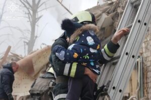 Volodymyr Zelenskyy Instagram - Триває рятувальна операція після чергової російської атаки проти наших міст і людей – свідомого терору проти звичайних житлових будинків у Києві, Харкові, Павлограді. На жаль, є постраждалі та загиблі. 

Станом на зараз відомо про 22 людини, які постраждали внаслідок ворожого обстрілу Києва. У Харкові через атаку терористів, за попередніми даними, загинули п’ятеро людей, 51 людина, зокрема чотири дитини, отримала поранення. З-під завалів врятовано 27 людей. У Павлограді російський терор забрав життя однієї людини. Мої співчуття всім рідним і близьким.

Наші героїчні рятувальники, ті, хто завжди першими прибувають на місця ворожих обстрілів, попри всі складнощі, продовжують свою дуже важливу роботу заради порятунку людей.

Дякую всім нашим захисникам і захисницям, працівникам і працівницям усіх екстрених служб, усім тим, чиє серце просто відчуває, що треба дбати про інших, треба допомагати іншим, коли від цього залежить життя.
____

The rescue operation continues in the wake of another Russian attack against our cities and people. A deliberate act of terror against ordinary apartment buildings in Kyiv, Kharkiv, and Pavlohrad. Unfortunately, there are injured and dead. 

As of now, 22 people were reported injured as a result of the enemy shelling of Kyiv. In Kharkiv, according to preliminary data, 5 people were killed in the terrorist attack, 51 people, including 4 children, were injured. 27 people were rescued from under the rubble. In Pavlohrad, Russian terror killed one person. My condolences to all the families and friends.

Our heroic rescuers, those who are always the first to arrive at the scene of enemy shelling, continue their extremely important work to save people despite all the difficulties.

I am grateful to all our defenders, to the employees of all emergency services, to all those whose hearts simply feel that you need to take care and help others when lives are at stake.
