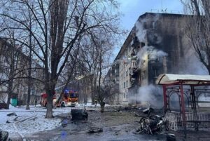 Volodymyr Zelenskyy Instagram - Триває рятувальна операція після чергової російської атаки проти наших міст і людей – свідомого терору проти звичайних житлових будинків у Києві, Харкові, Павлограді. На жаль, є постраждалі та загиблі. Станом на зараз відомо про 22 людини, які постраждали внаслідок ворожого обстрілу Києва. У Харкові через атаку терористів, за попередніми даними, загинули п’ятеро людей, 51 людина, зокрема чотири дитини, отримала поранення. З-під завалів врятовано 27 людей. У Павлограді російський терор забрав життя однієї людини. Мої співчуття всім рідним і близьким. Наші героїчні рятувальники, ті, хто завжди першими прибувають на місця ворожих обстрілів, попри всі складнощі, продовжують свою дуже важливу роботу заради порятунку людей. Дякую всім нашим захисникам і захисницям, працівникам і працівницям усіх екстрених служб, усім тим, чиє серце просто відчуває, що треба дбати про інших, треба допомагати іншим, коли від цього залежить життя. ____ The rescue operation continues in the wake of another Russian attack against our cities and people. A deliberate act of terror against ordinary apartment buildings in Kyiv, Kharkiv, and Pavlohrad. Unfortunately, there are injured and dead. As of now, 22 people were reported injured as a result of the enemy shelling of Kyiv. In Kharkiv, according to preliminary data, 5 people were killed in the terrorist attack, 51 people, including 4 children, were injured. 27 people were rescued from under the rubble. In Pavlohrad, Russian terror killed one person. My condolences to all the families and friends. Our heroic rescuers, those who are always the first to arrive at the scene of enemy shelling, continue their extremely important work to save people despite all the difficulties. I am grateful to all our defenders, to the employees of all emergency services, to all those whose hearts simply feel that you need to take care and help others when lives are at stake.