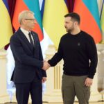 Volodymyr Zelenskyy Instagram - Сьогодні ми провели з Прем’єр-міністром Болгарії Ніколаєм Денковим, як і завжди, продуктивні та цілком конкретні перемовини. Дякую Болгарії за підтримку наших зусиль у Чорному морі та в Дунайському регіоні щодо розширення торговельних потоків і відновлення нормального судноплавства. Це надзвичайно важливо, що нам вдається навіть у такий непростий час попри всі складнощі забезпечувати нормальні економічні відносини. Ми домовилися з Болгарією активізувати розбудову логістики та інфраструктури в нашому регіоні. Наша спільна повага до принципу добросусідства додасть економічного зростання обом нашим країнам. 🇺🇦 🇧🇬 —— Today, I met with Bulgarian Prime Minister Nikolai Denkov for, as always, fruitful and practical talks. I appreciate Bulgaria’s support for our efforts to expand trade flows and restore normal shipping in the Black Sea and Danube regions. It is critical that we maintain normal economic relations despite all of the challenges. We agreed with Bulgaria to accelerate the development of logistics and infrastructure in our region. Our mutual respect for the principle of good neighborliness will contribute to both countries’ economic growth. 🇺🇦🇧🇬