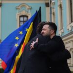 Volodymyr Zelenskyy Instagram - Сьогодні Україна точно сильніша, ніж два роки тому. Сьогодні ми підписали ще одну безпекову угоду, яка зміцнює позиції нашого народу, і особливо наших воїнів. Це потужне і вчасне рішення, яке є важливим внеском у посилення нашої стійкості. Ми з Премʼєр-міністром Канади Джастіном Трюдо підписали Угоду про співробітництво у сфері безпеки між Україною та Канадою. Документ передбачає виділення Канадою у 2024 році понад 3 млрд канадських доларів макрофінансової та оборонної допомоги Україні. Дякую Прем’єр-міністру @justinpjtrudeau та всім канадцям! Ви разом з Україною з перших днів повномасштабної війни. Це дуже цінно для нас. 🇨🇦 🇺🇦 ____ Ukraine is definitely stronger now than it was two years ago. Today, we signed another security agreement, which strengthens the position of our people, particularly our soldiers. This is a strong and timely decision that will significantly strengthen our resilience. Prime Minister Trudeau and I signed a security cooperation agreement between Ukraine and Canada, which allocates over CAD 3 billion in macro-financial and defense assistance in 2024. I am grateful to @justinpjtrudeau and all Canadians. You have stood with Ukraine from the first days of the full-scale war. It is very valuable to us. 🇨🇦 🇺🇦