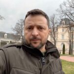 Volodymyr Zelenskyy Instagram - Зараз – у Львові, робочий день. Спочатку була зустріч із Прем’єр-міністром Данії Метте Фредеріксен, потім – зустріч з американськими сенаторами – делегація на чолі з Чаком Шумером. Хороші перемовини і ще один корисний день для України. Готуємося зараз до продовження надзвичайно активної нашої міжнародної роботи найближчими тижнями. Будуть і нові домовленості, які посилять наших воїнів, захист наших міст і позиції нашої держави. Дякую всім у світі, хто допомагає! Дякую всім, хто захищає нас, Україну, наших людей, наші принципи – абсолютно справедливі принципи. Ніхто у світі не має права знищувати незалежні нації. Ніхто. І ми не дамо Росії знищити Україну. Слава Україні! 🇺🇦🇺🇦🇺🇦