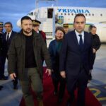 Volodymyr Zelenskyy Instagram - Париж. Запланована зустріч із Президентом Макроном і важлива угода. Наша співпраця дає результати в захисті життя України та всієї нашої Європи. 🇺🇦🇫🇷 ____ Arrived in Paris. A meeting with President Macron is planned, as well as an important agreement. Our cooperation yields results in the protection of life in Ukraine and our entire Europe. 🇺🇦🇫🇷
