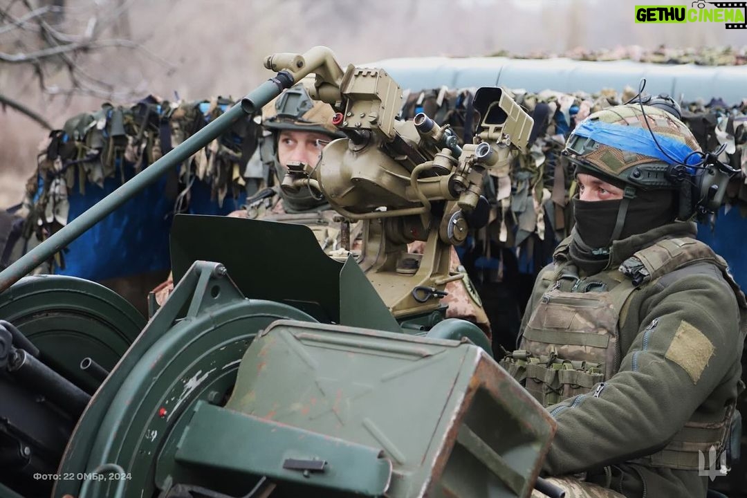 Volodymyr Zelenskyy Instagram - Воїни, які попри все рятують життя, вдень і вночі захищають від терору наші міста, села, громади. Які кожним своїм успіхом доводять, що російський терор можна перемогти. Дякую всім нашим льотчикам і зенітникам, нашим мобільним вогневим групам та всім воїнам за захист нашого неба. Більше систем ППО, більше ракет для ППО – це захист життя. Дякую всім у світі, хто допомагає посилювати наш повітряний щит. —— The warriors who save lives despite all odds and protect our cities, villages, and communities from terror day and night. Who demonstrate with each success that Russian terror can be defeated. I am grateful to all of our pilots, anti-aircraft gunners, mobile air defense groups, and warriors who protect our skies. More air defense systems and missiles contribute to the protection of lives. I thank everyone around the world who helps to strengthen our air shield. Photo: Ukrainian Air Force, separate presidential brigade named after Hetman Bohdan Khmelnytsky, 114th separate brigade of the Territorial Defense Forces of the Armed Forces of Ukraine, 92nd separate assault brigade named after Kish Ataman Ivan Sirko, Ruslan Maslovskiy, 37th separate marine brigade, 1129th anti-aircraft missile regiment of Bila Tserkva, 22nd separate mechanized brigade.