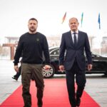 Volodymyr Zelenskyy Instagram - A historic day. The unity of our countries has never been stronger than it is now. Ein historischer Tag. Die Verbundenheit unserer beiden Länder war nie stärker als jetzt. Історичний день. Єдність наших країн ніколи не була сильнішою, ніж зараз. 🇺🇦🇩🇪 Foto: Bundesregierung/Steffen Kugler Bundeskanzleramt