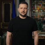 Volodymyr Zelenskyy Instagram - Європа навчилася будувати мир. І ми маємо зберегти цей досвід – архітектуру співпраці у Європі та в Атлантичному просторі, яка працює заради нашої спільної безпеки. Ми маємо зміцнити наші союзи та альянси, щоб вони були реально здатними захищати життя і в сучасну епоху, і в майбутньому. Щоб ХХІ століття все ж таки відрізнялося від ХІХ чи ХVІІ – відрізнялося саме миром. Надійним миром. Тривалим миром. Миром, який не зруйнує жоден реваншист. З нагоди відкриття у Швеції виставки, присвяченої спільній історії наших держав, – «Перехрестя: 1000 років спільної історії Швеції та України» – звернувся до учасників заходу. 🇸🇪🇺🇦 —— Europe has learned to build peace, and we must preserve that experience, as well as the European and Atlantic cooperation architecture that serves our collective security. We must strengthen our alliances and partnerships to ensure that they can protect life in both the present and the future, distinguishing the 21st century from the 19th or 17th, making it a century of peace. A reliable and lasting peace that no revanchist can destroy. I emphasized this in my speech at the opening of the exhibition ‚Crossroads: Sweden - Ukraine through a 1000 years,‘ which celebrates our countries‘ shared history. 🇸🇪🇺🇦