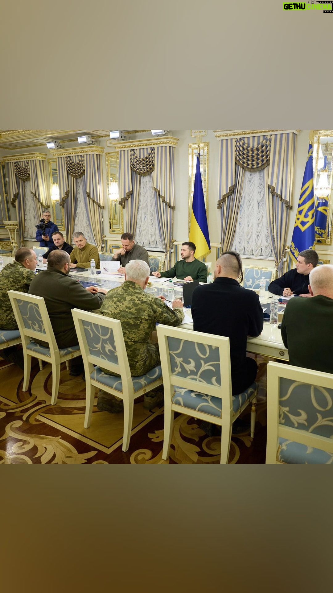 Volodymyr Zelenskyy Instagram - Провів нараду з урядом, військовими та ОПК, щоб дати нашим воїнам нову, сучасну зброю проти ворожих розвідувальних дронів. «Орлан» або ZALA над лінією фронту – це очі для російської артилерії та ударних БПЛА. В Україні є рішення, як їх осліпити. Треба впроваджувати системний підхід, від ідентифікації до ефективного застосування РЕБ і засобів враження. Дав доручення створити комплексну систему, яка поєднала б армію та промисловість. Щоб виробники точно знали потреби фронту, а армія – виробничі можливості по всіх регіонах. Фронт потребує швидкої реакції на виклики та загрози. Ми повинні робити все, щоб захистити найголовніше, що в нас є на полі бою, – життя наших воїнів. ____ Today, I held a meeting with the government, military, and defense industry representatives to provide our warriors with new, modern weapons to combat enemy reconnaissance drones. Above the front lines, «Orlan» or ZALA serve as the eyes for Russian artillery and combat drones. Ukraine has a solution for blinding them. We need to take a systemic approach, from identification to the effective use of electronic warfare and means of destruction. I gave orders to set up a comprehensive system linking the army and industry. Manufacturers must clearly understand the needs of the frontline, while the army should know production capabilities in all regions. The frontline requires a rapid response to challenges and threats. We make every effort to protect what is most important on the battlefield: our warriors‘ lives.