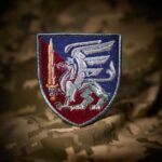 Volodymyr Zelenskyy Instagram - Кожен день нашої боротьби – це витримка й сила наших воїнів, які щоденно, стримуючи атаки ворога, виборюють життя України. Бійці 81-ї окремої аеромобільної Слобожанської бригади з початком повномасштабного вторгнення захищають Україну у складі оперативно-тактичного угруповання «Лиман» та оперативно-стратегічного угруповання «Хортиця». Хоробро захищають і результативно! Дякую захисникам і захисницям, що бережете Україну та додаєте сили нашій державі. Дякую за вашу міцність. 🇺🇦🇺🇦🇺🇦 #ШеврониГероїв ____ Every day of our struggle is a testament to our warriors‘ endurance and strength, as they fight for Ukraine’s life and repel enemy attacks on a daily basis. Since the beginning of the full-scale invasion, the servicemen of the 81st Slobozhanska Airmobile Brigade have bravely and effectively defended Ukraine as part of the «Lyman» operational tactical grouping and the «Khortytsia» operational strategic grouping. I thank our defenders for protecting Ukraine and strengthening our country. I thank them for their fortitude. 🇺🇦🇺🇦🇺🇦 #ChevronsOfHeroes