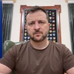 Volodymyr Zelenskyy Instagram - Фронт, і зокрема Авдіївка, Купʼянськ, Лиман. Максимум уваги, максимум підтримки. Головком Сирський, міністр оборони Умєров зараз на місцях, саме там, на фронті, увесь день. Обʼїхали сьогодні всі гарячі точки фронту. Доповіли щодо ситуації. Вирішують наявні проблеми: комплектація підрозділів, зміцнення, управління. Буде посилення дронами, РЕБ. Командні позиції будуть теж зміцнені. Пізніше буде докладна доповідь. Слава всім, хто бʼється заради України, хто працює заради того, щоб наша незалежність збереглась, і всім, хто допомагає, – дякую. Слава Україні!