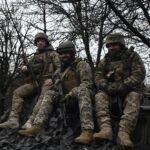 Volodymyr Zelenskyy Instagram - Кожен день нашої боротьби – це витримка й сила наших воїнів, які щоденно, стримуючи атаки ворога, виборюють життя України. Бійці 81-ї окремої аеромобільної Слобожанської бригади з початком повномасштабного вторгнення захищають Україну у складі оперативно-тактичного угруповання «Лиман» та оперативно-стратегічного угруповання «Хортиця». Хоробро захищають і результативно! Дякую захисникам і захисницям, що бережете Україну та додаєте сили нашій державі. Дякую за вашу міцність. 🇺🇦🇺🇦🇺🇦 #ШеврониГероїв ____ Every day of our struggle is a testament to our warriors‘ endurance and strength, as they fight for Ukraine’s life and repel enemy attacks on a daily basis. Since the beginning of the full-scale invasion, the servicemen of the 81st Slobozhanska Airmobile Brigade have bravely and effectively defended Ukraine as part of the «Lyman» operational tactical grouping and the «Khortytsia» operational strategic grouping. I thank our defenders for protecting Ukraine and strengthening our country. I thank them for their fortitude. 🇺🇦🇺🇦🇺🇦 #ChevronsOfHeroes