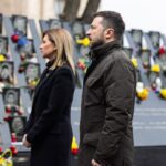 Volodymyr Zelenskyy Instagram - Десять років Небесній Сотні. Вже десять... Десять років тому українців спробували вбити у власній країні, у власній столиці лише за мирний вибір бути собою та бути вільними. Десять років, як спроби знищити нас і нашу незалежність тривають. Проти беззбройної Небесної Сотні були кулі. Тепер – це ракети, дрони та армії. Але десять років тому ми встояли й далі стоїмо. Сотня й сотні – небесні й живі захисники нашого права бути! Дякуємо вам за все! І вистоїмо разом. 🇺🇦 ____ The Heavenly Hundred was ten years ago. Already ten… Ten years ago they attempted to kill Ukrainians in their own country, in their own capital, simply for their peaceful choice to be themselves and to be free. It has been ten years since attempts to destroy us and our independence. The unarmed Heavenly Hundred faced bullets. Now these are missiles, drones, and armies. But we stood firm ten years ago and continue to do so today. The hundred and hundreds—heavenly and living defenders of our right to life. We are grateful to each of them for everything. We will withstand together. 🇺🇦