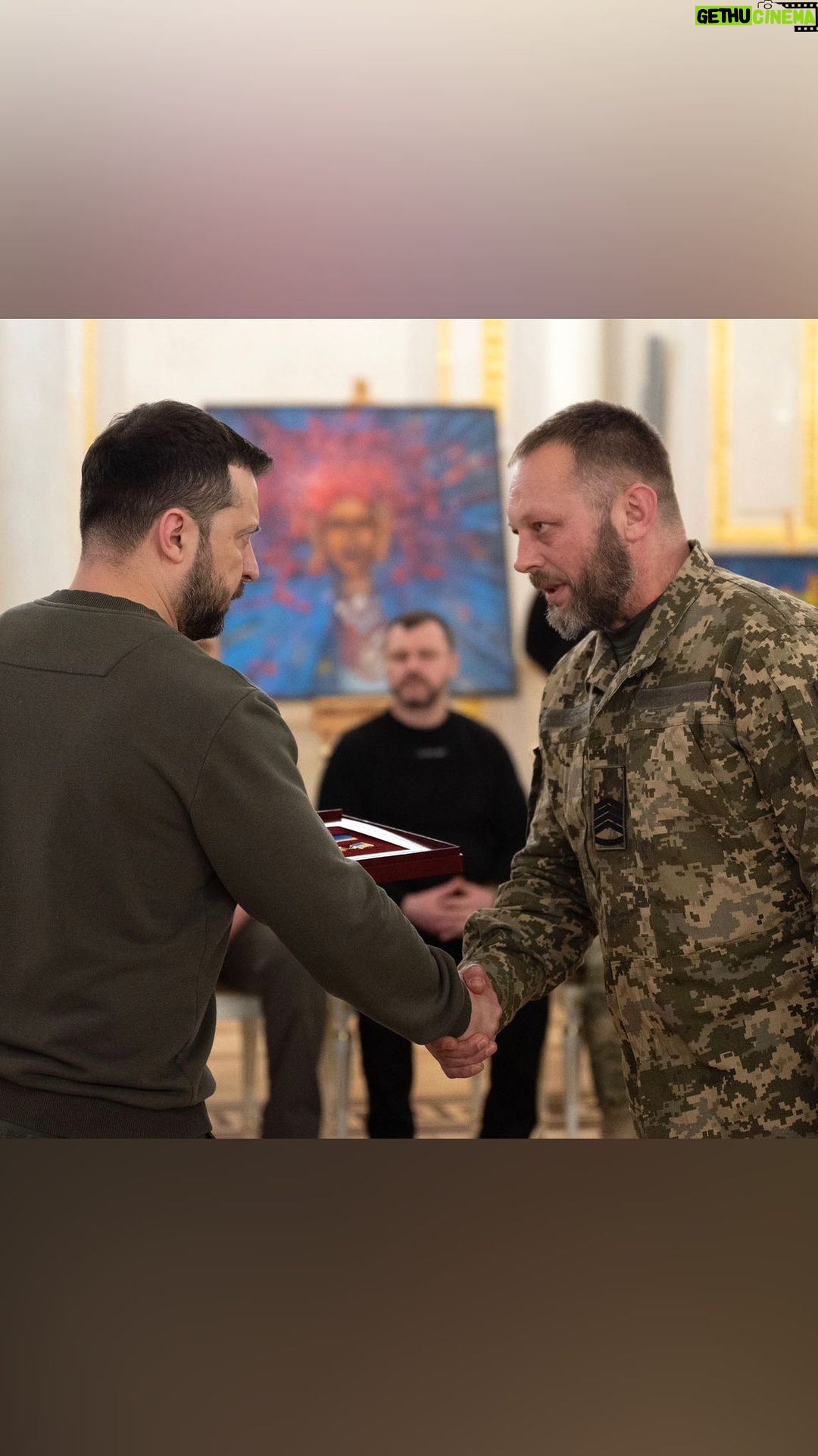 Volodymyr Zelenskyy Instagram - Сьогодні відзначаємо державними нагородами та званням Героя України воїнів, які разом з усіма, хто став на захист нашої держави й українського життя, визначають долю України. Україна вже змогла зупинити Росію. Україна навчилася захищати своє саме так, як потрібно, щоб перемагати. І ми маємо пройти весь цей шлях саме так, як потрібно, щоб досягти українських цілей. Слава українським воїнам! Слава Україні! —— Today, we bestow state honors and the title of Hero of Ukraine on the warriors who, along with all those who have fought for our country and Ukrainian life, shape Ukraine’s future. Ukraine has already successfully halted Russia’s advance. Ukraine has learned to defend itself precisely as required to win. And we need to go all the way to achieve our Ukrainian goals. Glory to the Ukrainian warriors! Glory to Ukraine!