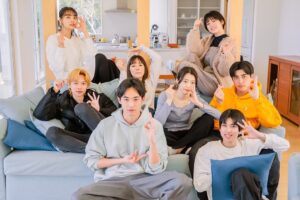 Waku Kyoten Instagram - 恋愛ドラマな恋がしたい　2話
ご覧いただけましたか？

ペア決め、まさかの展開でした😅

ちなみに2枚目の写真のポーズはドラ恋ポーズらしいです。僕だけできてないけど...笑

来週もお楽しみに！

＠dorakoi_abema_official

#恋愛ドラマな恋がしたい
#ドラ恋