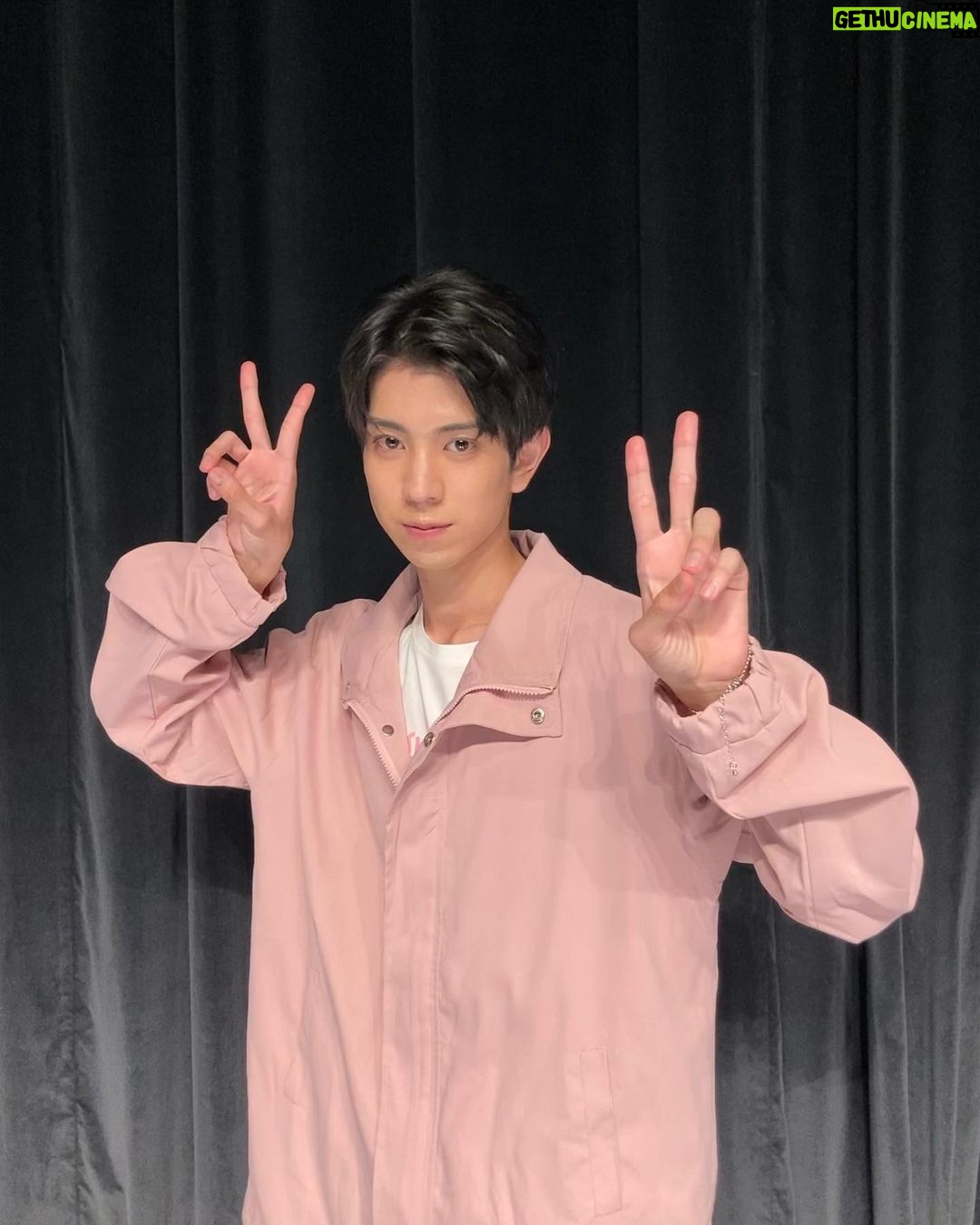 Waku Kyoten - 7.2K Likes - 「恋愛ドラマな恋がしたい」
新シーズン先行試写会 トークイベント
ありがとうございました!!
皆さんに暖かい拍手で迎えてもらえて、嬉しかったです。
歴代メンバーの皆とも仲良くトークできて楽しかった😊
新シーズン、魅力的で個性的なメンバーが揃っていてすごく面白かったです!
15日から放送みたいです!是非観てみてください!
#恋愛ドラマな恋がしたい
#ドラ恋
#SHEIN