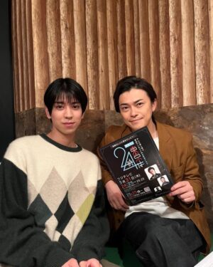 Waku Kyoten Instagram - 生ドラマまで、、、あと4時間切りました！！
緊、、緊張しておりますが、楽しんで、精一杯演じきりたいと思います！

ぜひぜひテレビの前で！生で観て頂けると嬉しいです！

24時25分から生放送です！
また25時30分頃からFODにて共演者の皆さんと大反省会が生配信されます！！

写真は事務所の先輩の勝地さんと😊

#東京は24時
#勝地涼さん
#生ドラマ
#生放送
#ワンカットドラマ