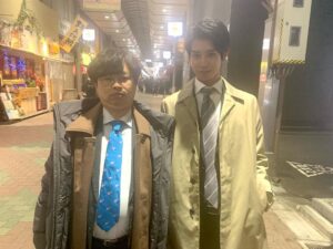 Waku Kyoten Instagram - 東海テレビ・フジテレビ
土ドラ「おいハンサム!!」
本日最終話です。

撮影合間に、大森役の浜野さんとオフショット撮っていただきました！

伊藤家3姉妹の結末はどうなるのか！？
そして山下は果たして成長しているのか！！！？
今夜23時40分〜です！！
最後までよろしくお願いします🍢

#おいハンサム