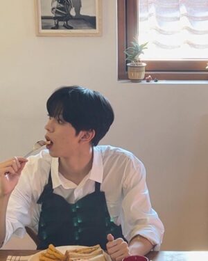 Waku Kyoten Instagram - .
ご好評につき、京典和玖2024カレンダー発売記念イベントを大阪、福岡で開催することが決定しました🙋‍♂️

ぜひこの機会にお越しください！
お待ちしております😌

てことで、オフショットのせる📸

くイベント情報＞
●大阪会場
【会場】紀伊國屋書店 グランフロント大阪店
【日程】11月25日(土） 12:00~

※博多会場に関する詳細は、後日追ってお知らせいたします。
