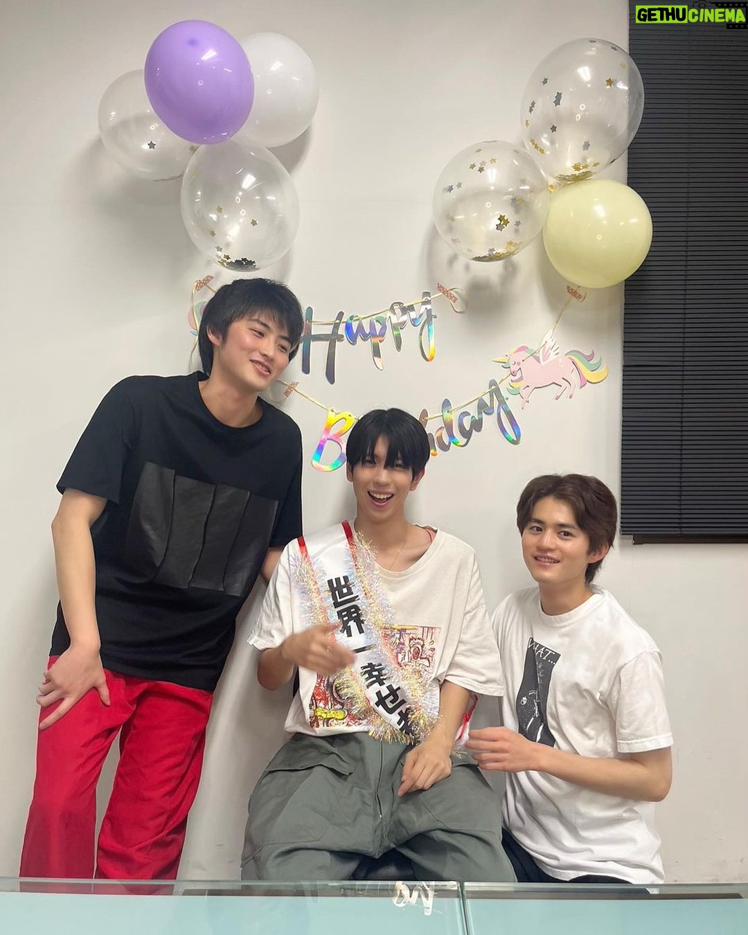 Waku Kyoten - 7.4K Likes - 遅くなりましたが、昨日23歳になりました!
たくさんの方にお祝いして頂き、本当に幸せです。
みんなありがとう😊
いろんな物事に触れて、学び多き年にできたらなと思ってます。
23歳も楽しみます!!
これからも応援よろしくお願いします!