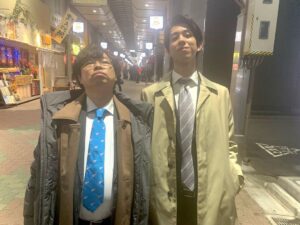 Waku Kyoten Instagram - 東海テレビ・フジテレビ
土ドラ「おいハンサム!!」
本日最終話です。

撮影合間に、大森役の浜野さんとオフショット撮っていただきました！

伊藤家3姉妹の結末はどうなるのか！？
そして山下は果たして成長しているのか！！！？
今夜23時40分〜です！！
最後までよろしくお願いします🍢

#おいハンサム