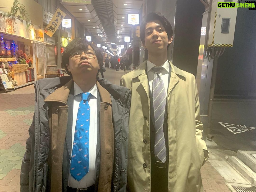 Waku Kyoten - 5.1K Likes - 東海テレビ・フジテレビ
土ドラ「おいハンサム!!」
本日最終話です。
撮影合間に、大森役の浜野さんとオフショット撮っていただきました!
伊藤家3姉妹の結末はどうなるのか!?
そして山下は果たして成長しているのか!!!?
今夜23時40分〜です!!
最後までよろしくお願いします🍢
#おいハンサム