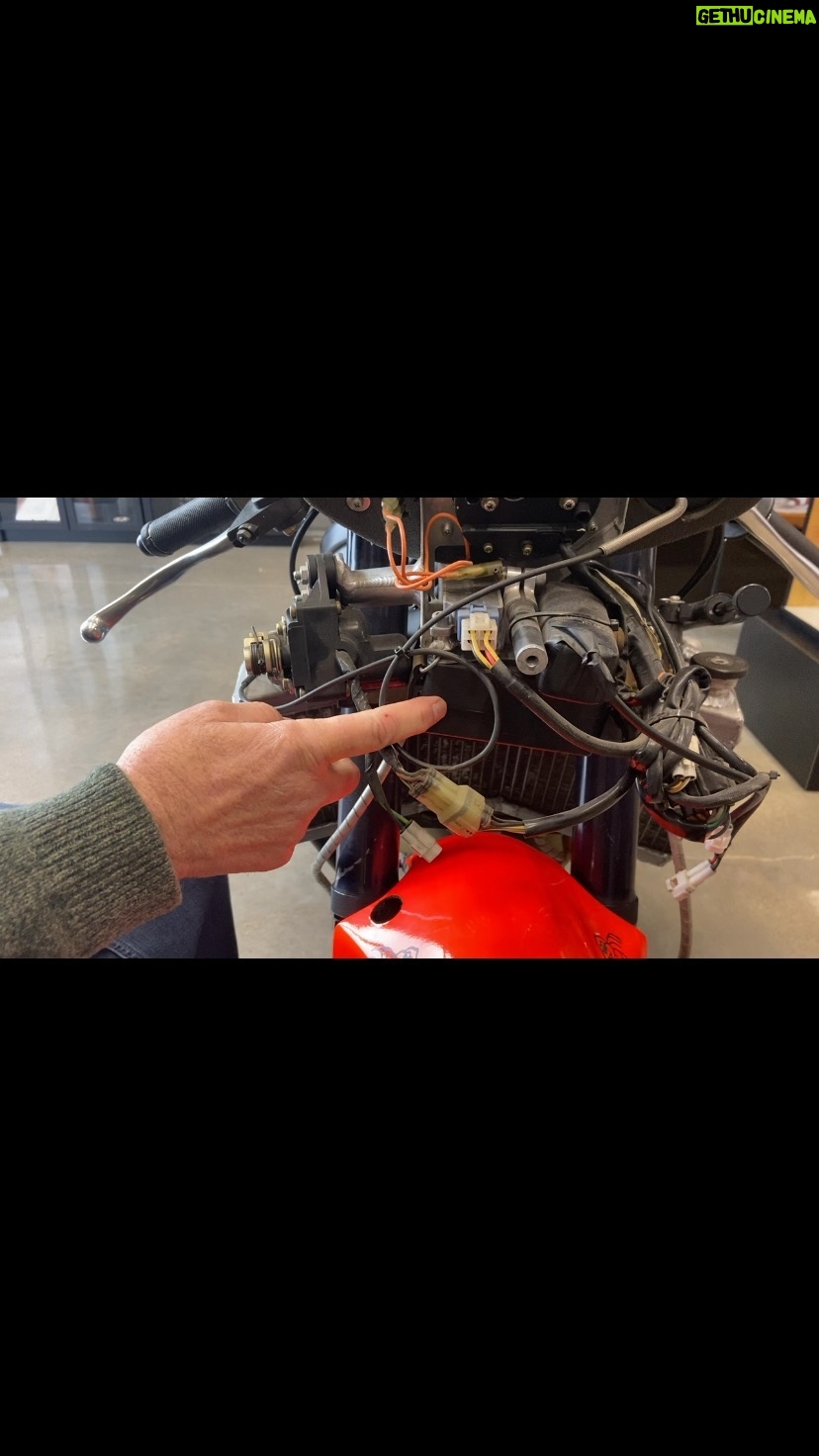 Wayne Rainey - 4K Likes - Part 6
Electronics??
#notforhighwayuse