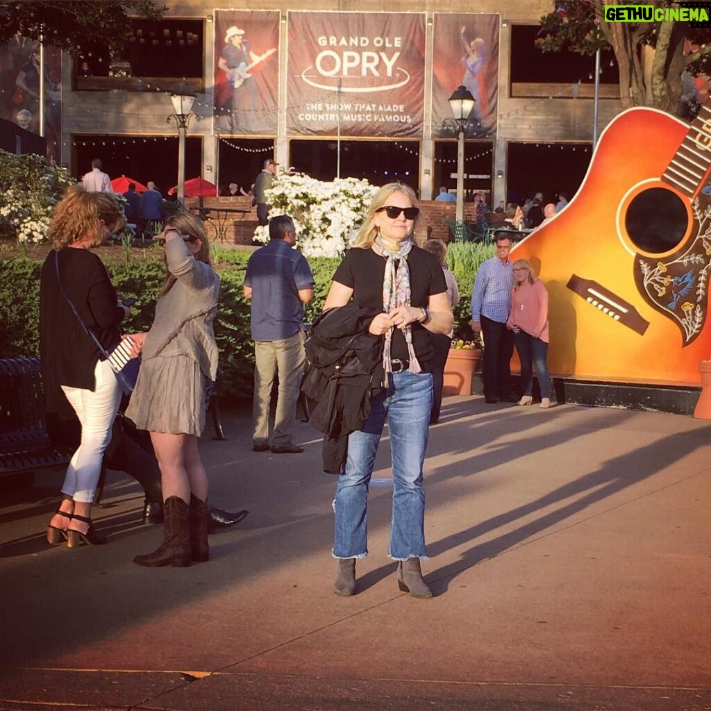 Wayne Rainey Instagram - Shae at Grand Ole Opry! 📷PC: Wayne