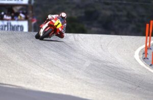 Wayne Rainey Instagram - Wayne Rainey to star at #FOS 2022 Three-time 500cc World Motorcycling Champion Wayne Rainey will make his Goodwood debut at the Festival this year, getting back in the saddle of his 1992-championship-winning Yamaha YZR500. Nearly three decades after a terrifying incident left him paralyzed from the chest down. For full details and tickets - see the link in bio for @fosgoodwood 
#MotoGP #Yamaha #FOS @motoamerica 
@yamahamotogp @yamaharacingcomofficial