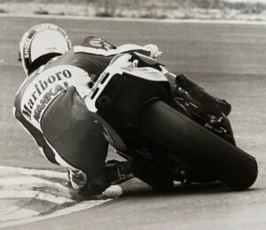 Wayne Rainey Instagram - Connected through “side grip” #motoamerica #motogp