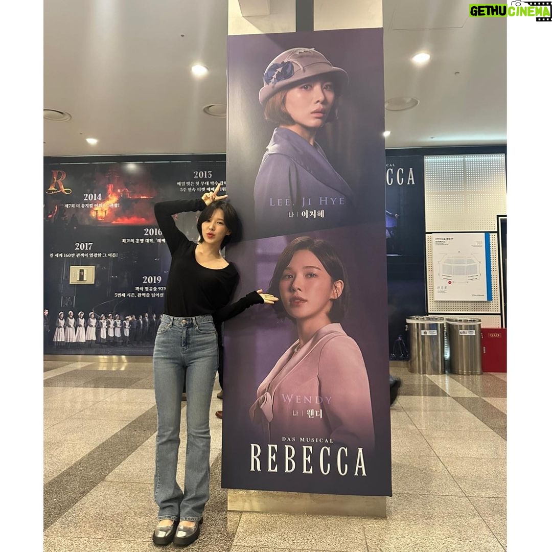 Wendy Instagram - 레베카 첫공!! 23/08/23 너무 좋은 사람들과 함께한 잊지 못할 하루🩵 저의 첫공을 보러와준 우리 러비들도 고맙구🩵 앞으로도 좋은 모습 보여주는 웬디가 되도록 하겠습니다🙏