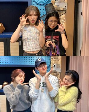 Wendy Instagram - 거의 2년이라는 시간동안 웬디의 영스트리트를 사랑해주신 모든 분들께 감사드린다는 말씀드리고 싶어요🙏💕 
저를 밝은 완디로 만들어 주신 우리 제작진분들💕
더 재밌게 진행 할 수 있도록 도와준 우리 고정 게스트분들💕
그리고 저희 라디오에 출연해주신 모든 게스트분들💕
예쁘게 빛날 수 있게 꾸며준 우리 스탭분들💕
매일 영스를 함께 해준 우리 매니저님들💕
4계절 내내 나와 출근길을 함께 해준 우리 러비들과💕
절 예쁜 사진으로 그 모습을 담아주신 우리 기자님들💕
또 매번 라디오 가면 밝은 미소로 반겨주시고 인사해주시던 선배님들과 라디오 제작진분들💕 방송국 관계자분들💕
그리고 마지막으로 8-10시까지 저희 영스와 함께해주신 모든 청취자 여러분들💕
저에겐 잊지 못할 너무나도 행복한 시간이자 추억이었어요✨ 다시 한 번 너무 감사드립니다🙏

“이제까지 웬디의 영스트리트 사랑해주시고 관심 가져주시고 응원해주신 많은 분들 너무너무 감사드립니다. 그럼 저는 인사드리도록 하고요. 청취자분들도 항상 건강하고 행복하셨으면 좋겠습니다. 2023년 7월 2일 일요일 하루의 완성은 완디와 함께. Everyday happy tension~ 지금까지 완디였습니다! 안녕!”👋