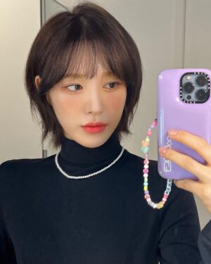 Wendy Instagram - New haircut✂️
New hair color🎨

@yoon_seoha_ ✂️
@a_ryeomii 💄
