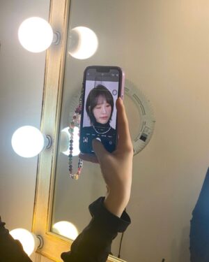 Wendy Instagram - New haircut✂️
New hair color🎨

@yoon_seoha_ ✂️
@a_ryeomii 💄