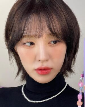 Wendy Instagram - New haircut✂️
New hair color🎨

@yoon_seoha_ ✂️
@a_ryeomii 💄