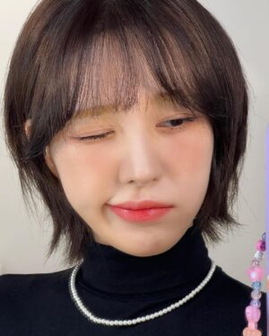 Wendy Instagram - New haircut✂️
New hair color🎨

@yoon_seoha_ ✂️
@a_ryeomii 💄