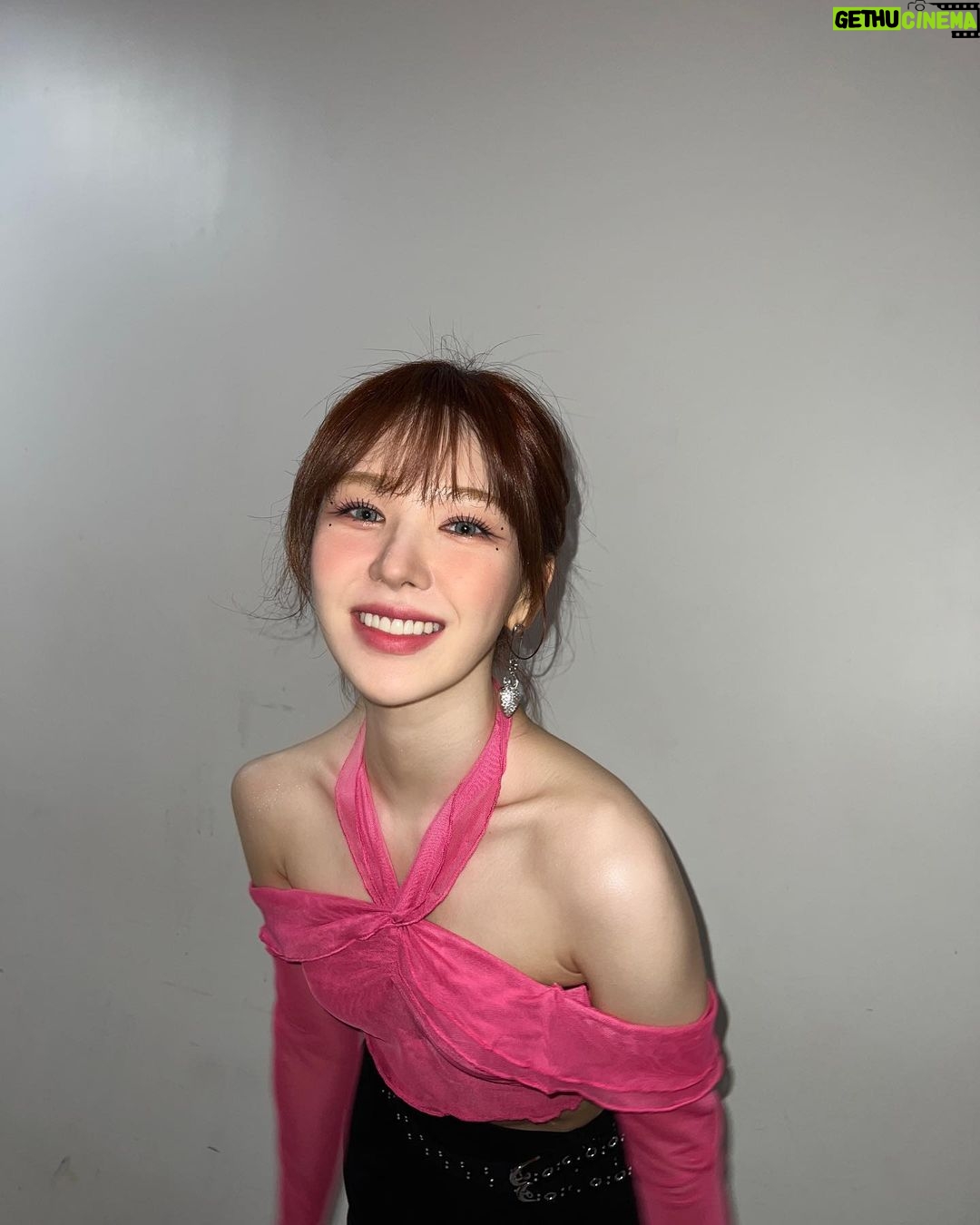 Wendy Instagram - 러비들이 있어서 ✨Birthday✨ 활동도 즐겁게 시작 할 수 있었어요~ 고마워💕