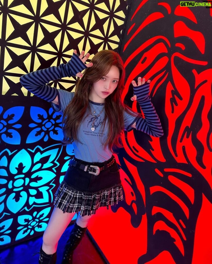 Wendy Instagram - 🦋”Chill Kill“🦋 첫주 끝🩵 둘째 주도 달려보자🕺
