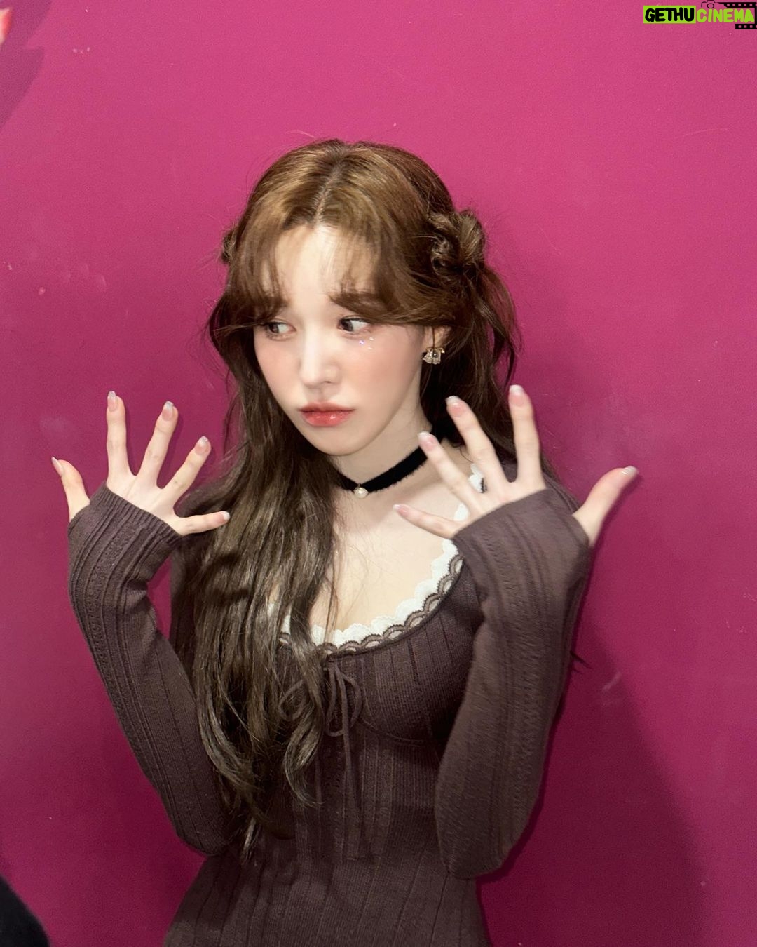 Wendy Instagram - Chill Killπ μμ€μμλ κ³ λ§μ λ¬λΉλ€π©΅ μμμ리λ μ§± ν¬κ΅¬! λͺ© μκ»΄μ΄!!π