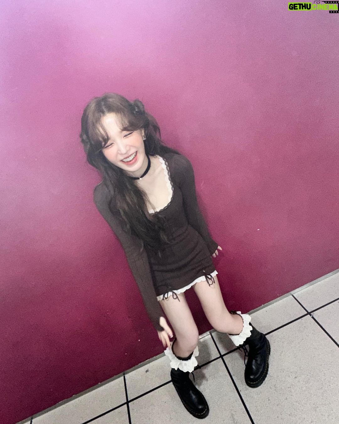 Wendy Instagram - Chill Killπ μμ€μμλ κ³ λ§μ λ¬λΉλ€π©΅ μμμ리λ μ§± ν¬κ΅¬! λͺ© μκ»΄μ΄!!π