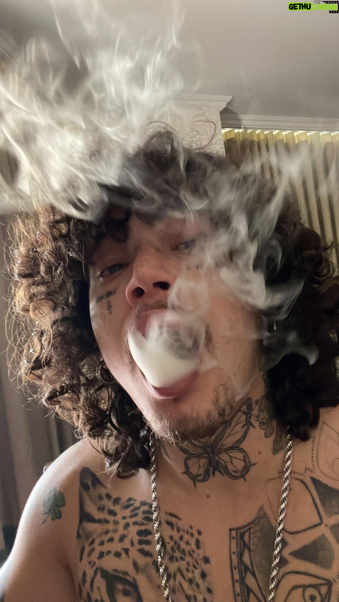Whindersson Nunes Instagram - Solto essa? Fiz toda no celular, se chama DEGRADÊ 🥹 Phi Phi Islands, Thailand