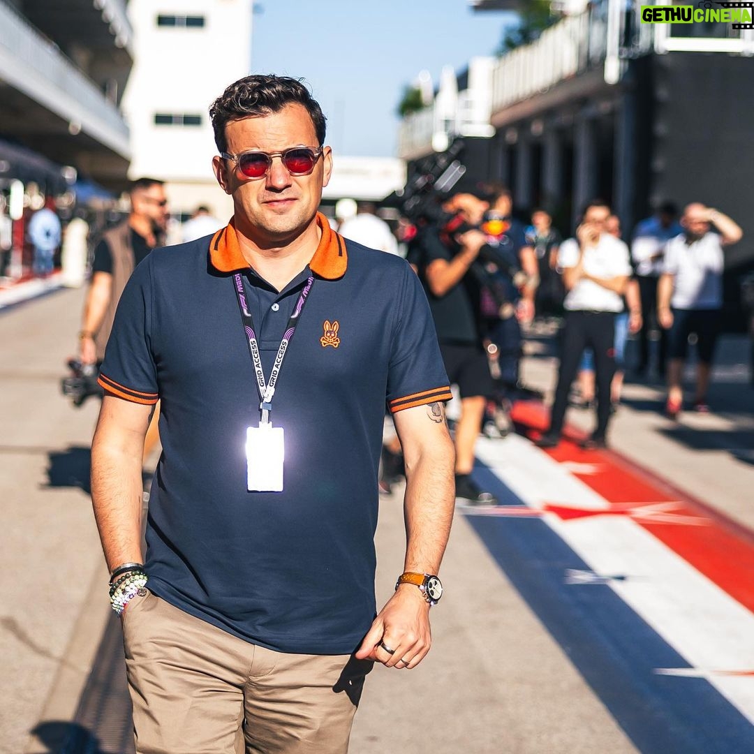 Will Buxton - 3.8K Likes - Frantic, exhausting, exhilarating, amazing weekend in Austin. The place that gave F1 an American home and the chance to put down the long-lasting roots for growth. A race event that goes from strength to strength. See y’all real soon x
👕 @psychobunny
📸 @f1photographer @xpbimages @jamespbearne @richardpardon