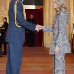 William, Prince of Wales Instagram – Always a pleasure to present honours to such deserving people, especially those role models who are inspiring the next generation to follow in their footsteps.

Congratulations to you all 👏

⚽️ @leahwilliamsonn 
🚀 @mrimafidon 
🏉 @tomhalliwell7 
👟 @redjanuaryuk Windsor Castle
