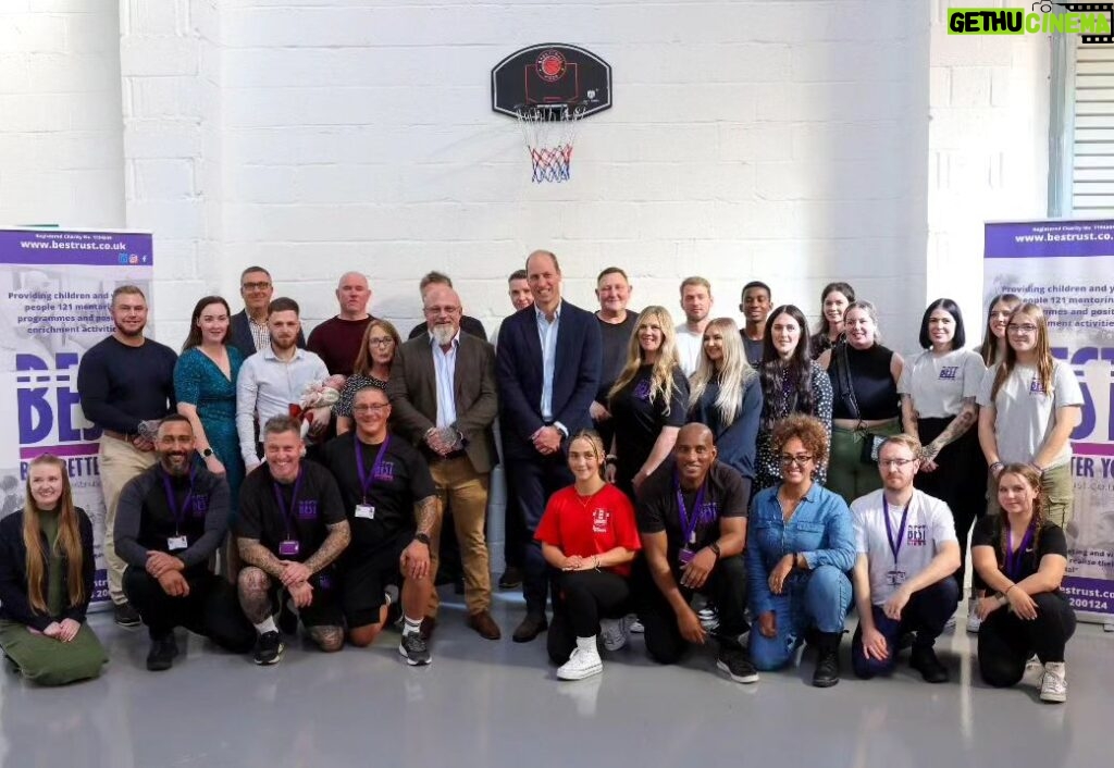 William, Prince of Wales Instagram - Taking the fight to mental health 🥊 A privilege witnessing genuine commitment to supporting young people through sports coaching, education programmes and mentoring at @best_swindon Swindon