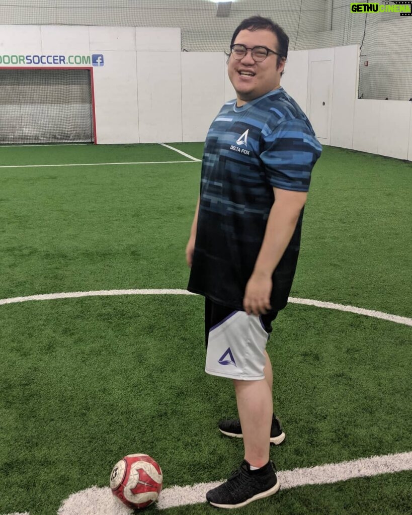 William Li Instagram - Tried some indoor soccer for the first time I used to play in middle school, but I'm so bad now. 📸:@fedmyster