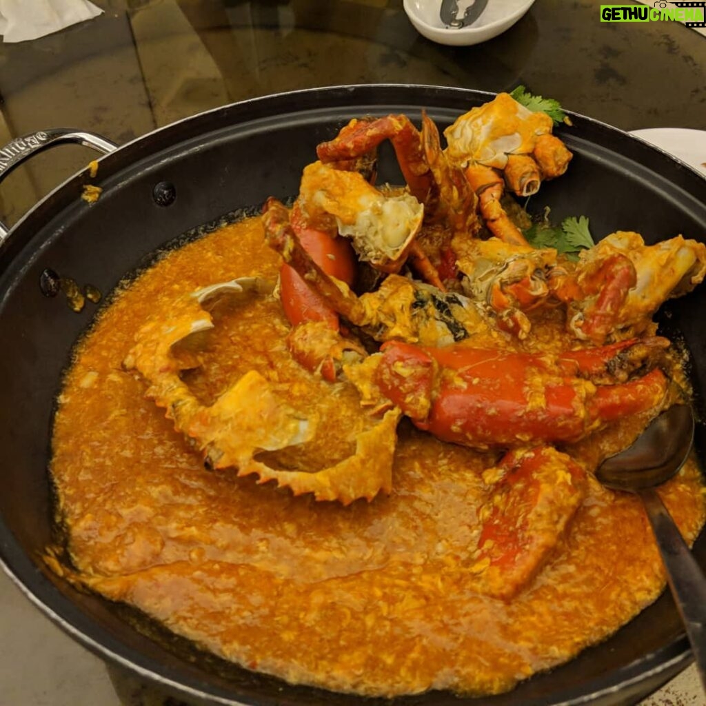 William Li Instagram - Chili crab at Long Beach was so good one of the best meals I've had here Juicy and tender so good
